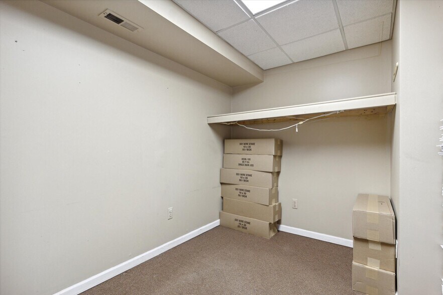 More Photos Of 4800 Joslyn Rd, Lake Orion Light Manufacturing For Sale