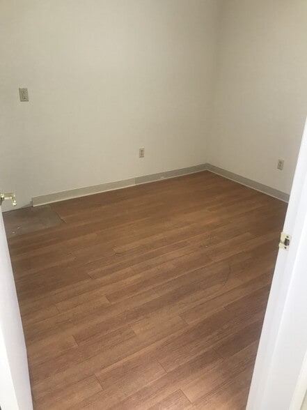 More Photos Of 7 Pinewoods Rd, Hyde Park Medical For Lease