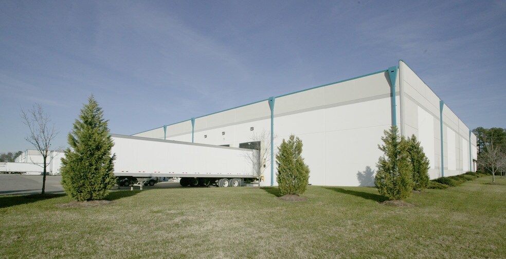 More Photos Of 5200-5210 Anthony Rd, Sandston Distribution For Lease