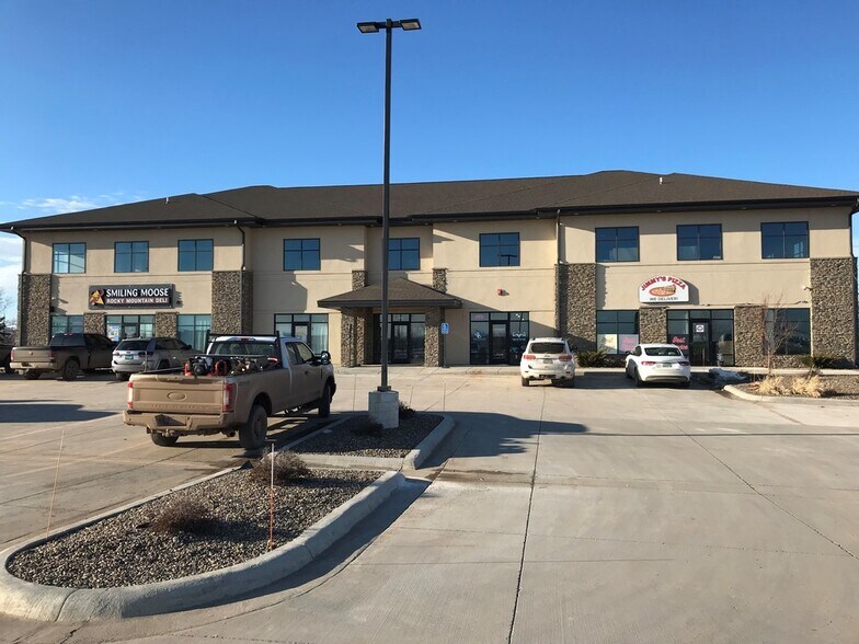 More Photos Of 1005 S Main St, Watford City Medical For Lease