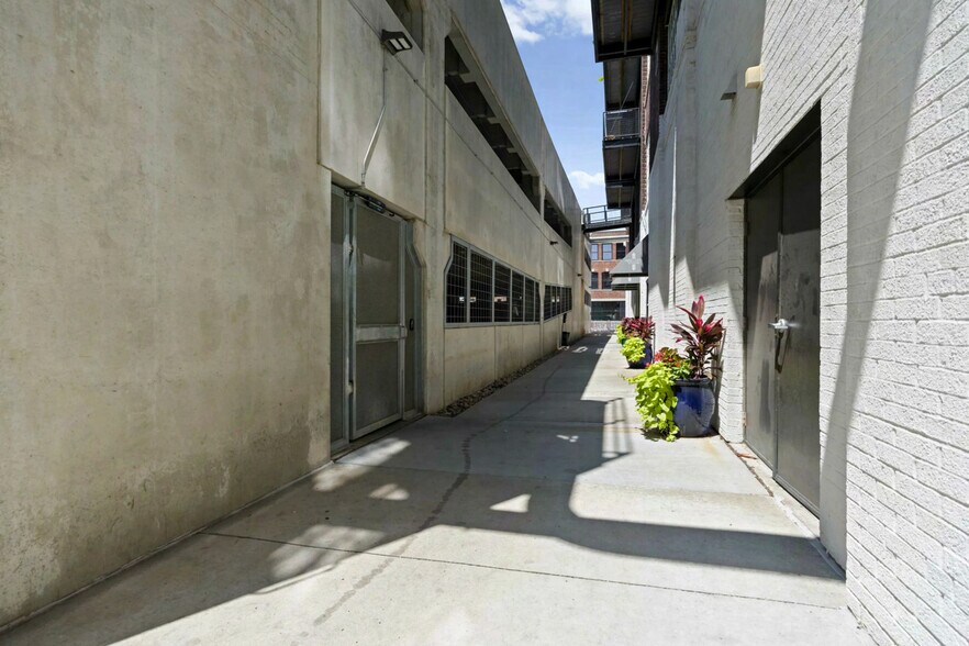 More Photos Of 117 W 20th St, Kansas City Apartments For Lease