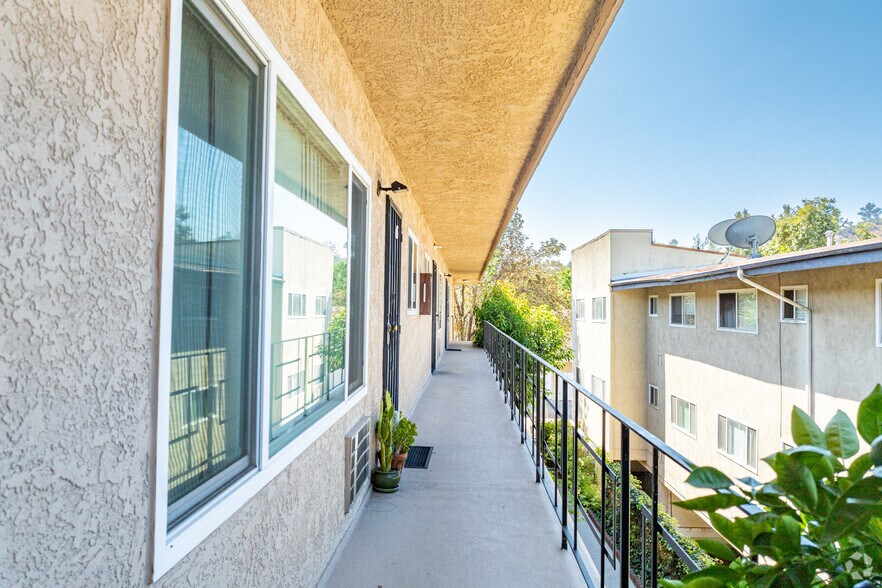 More Photos Of 231 Justin Ave, Glendale Apartments For Sale