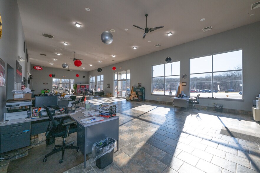 More Photos Of 2003 Route 209, Brodheadsville Auto Dealership For Sale