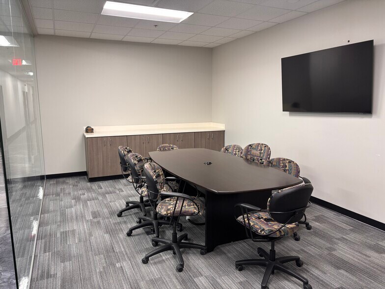More Photos Of 18760 Johnson Dr, Shawnee Warehouse For Lease