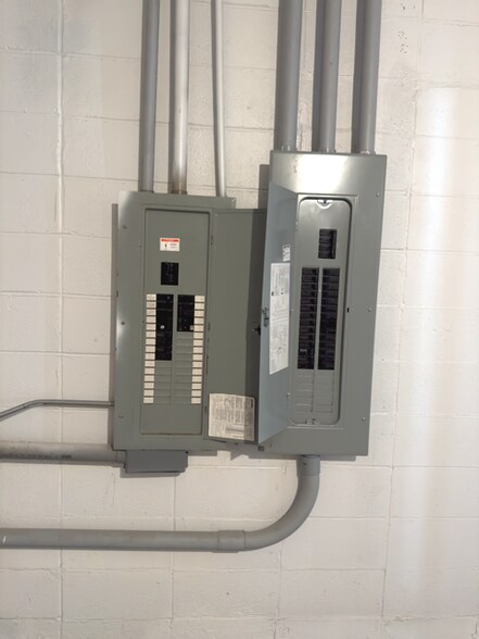 More Photos Of 3851 Harrington st, Oak Park Light Distribution For Sale