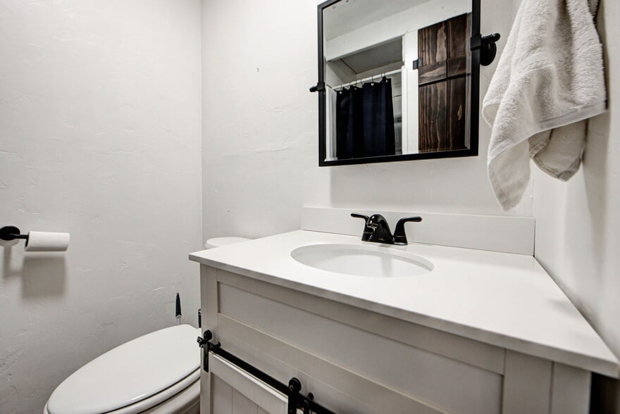 More Photos Of 210 Main st, Minco Health Club For Sale