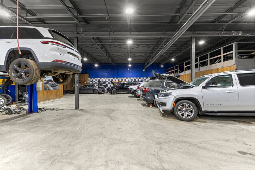 More Photos Of 12950 Lyndon Ave, Detroit Warehouse For Lease