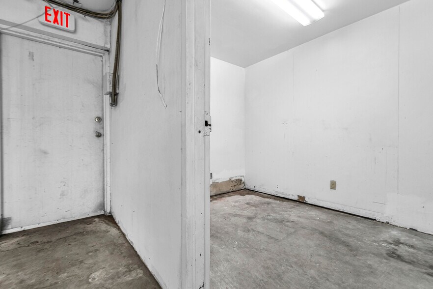 More Photos Of 1220 S Washington Ave, Titusville Convenience Store For Sale