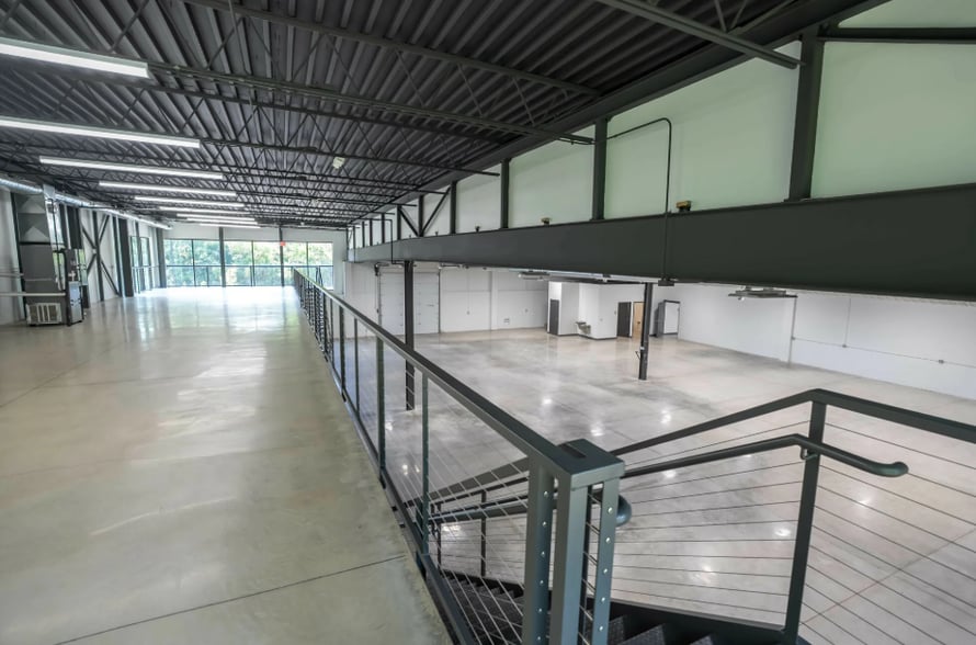 More Photos Of 16350 Northville Rd, Plymouth Showroom For Sale