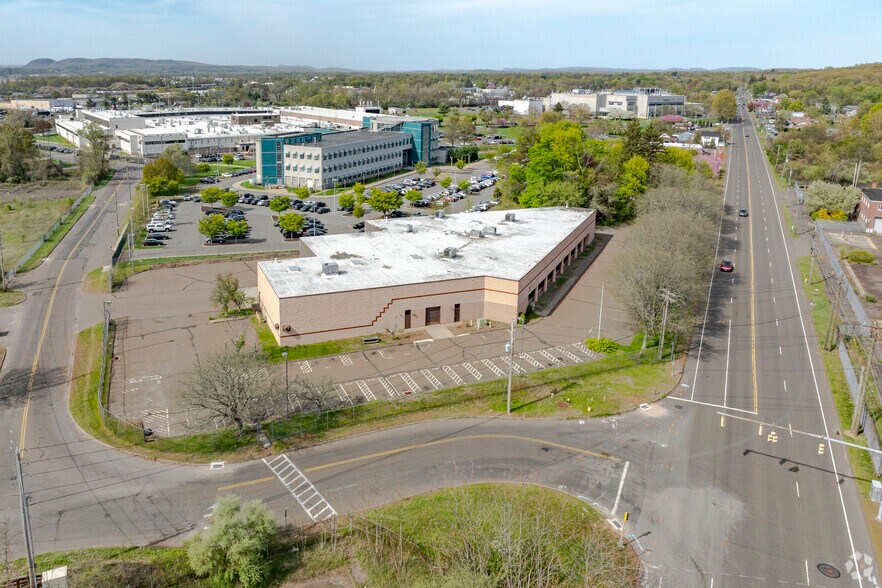 More Photos Of 10 Middletown Ave, North Haven Warehouse For Lease