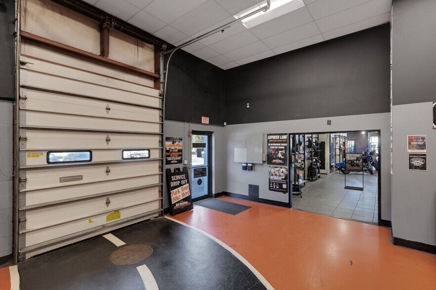 More Photos Of 330 Cattlemen Rd, Sarasota Auto Dealership For Sale