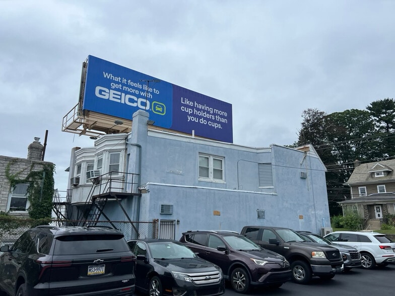 More Photos Of 101 E Township Line Rd, Upper Darby General Retail For Sale