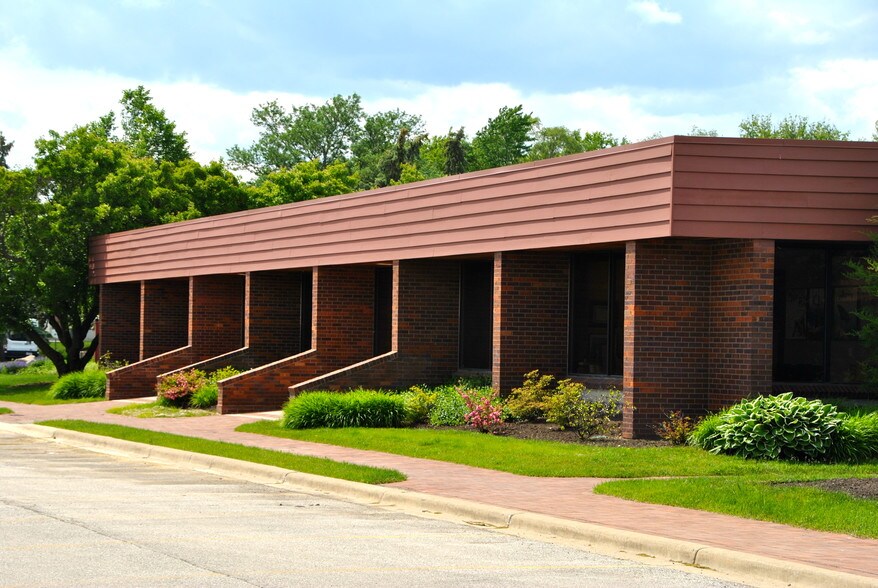 More Photos Of 411 Business Center Dr, Mount Prospect Office For Lease