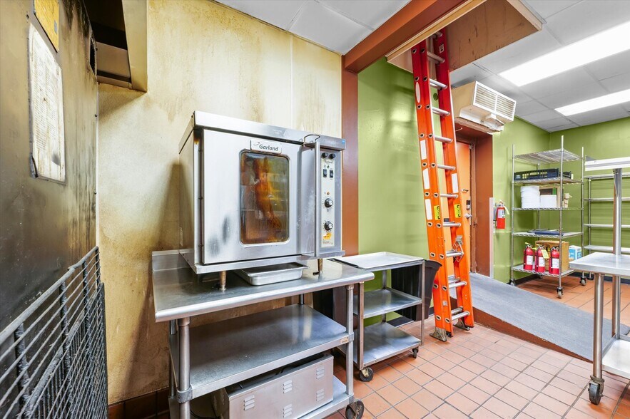 More Photos Of 201 N Broadway Ave, Urbana Restaurant For Sale