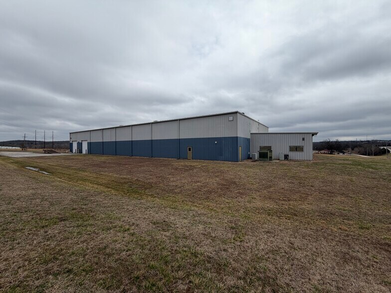 More Photos Of 1202 Industrial Dr, Warsaw Industrial For Sale