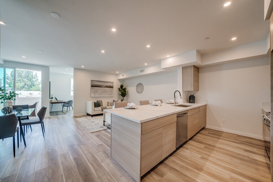 More Photos Of 7018 Alabama Ave, Canoga Park Apartments For Sale