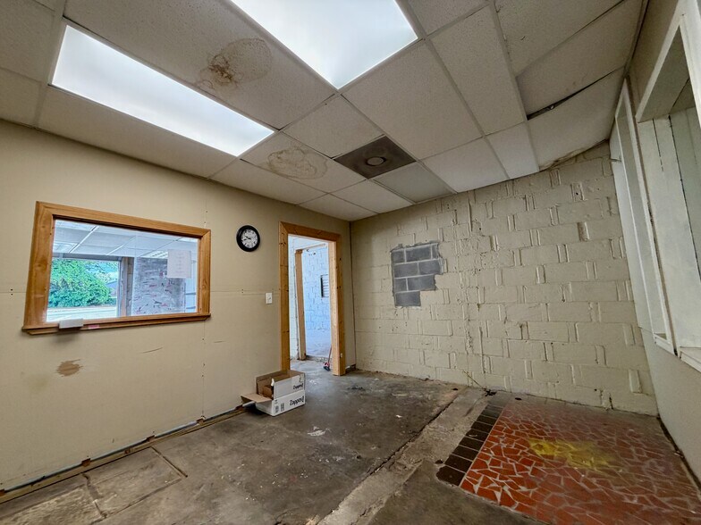 More Photos Of 12471 Veterans Memorial Hwy, Douglasville Specialty For Lease