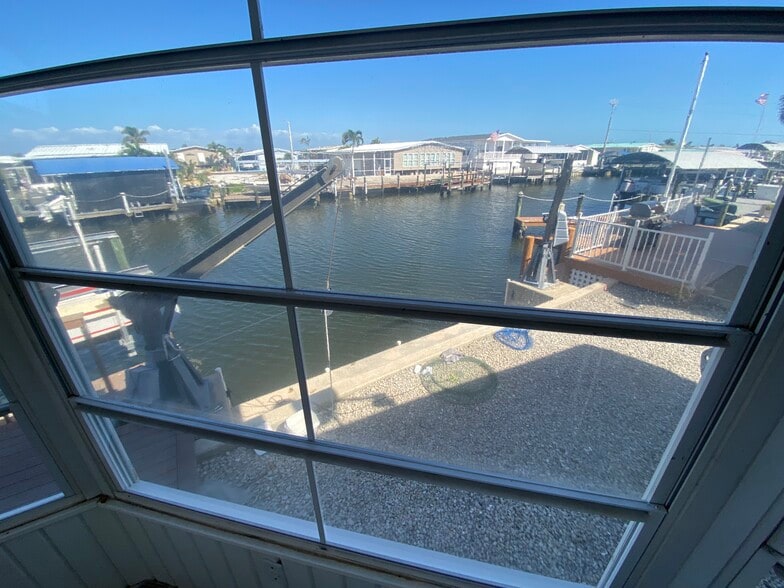 More Photos Of 3096 Skipper Ln, Saint James City Marina For Sale