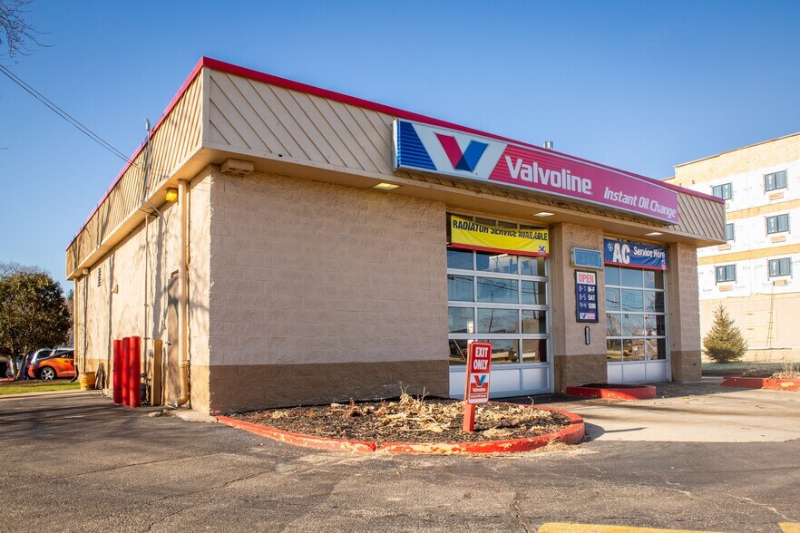 More Photos Of 2615 Sycamore Rd, Dekalb Freestanding For Sale