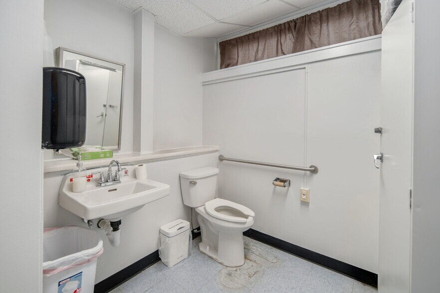 More Photos Of 4956 NY-30, Schoharie Flex For Sale