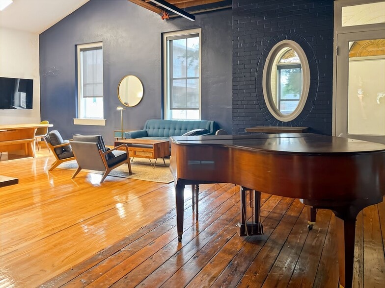 More Photos Of 602 S Main St, Gainesville Coworking Space