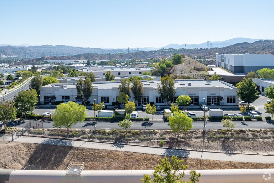 More Photos Of 21182 Centre Pointe Pky, Santa Clarita Warehouse For Lease