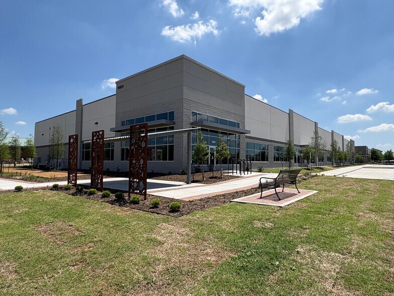 More Photos Of 10624 Clarence Dr, Frisco Showroom For Sale