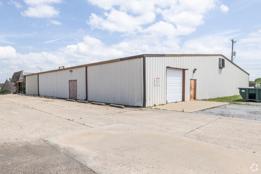 More Photos Of 2119 SE Washington Blvd, Bartlesville Freestanding For Sale