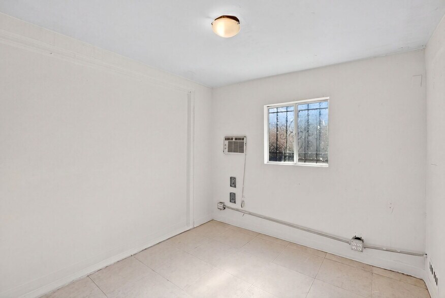 More Photos Of 4401 N 16th St, Phoenix Freestanding For Lease