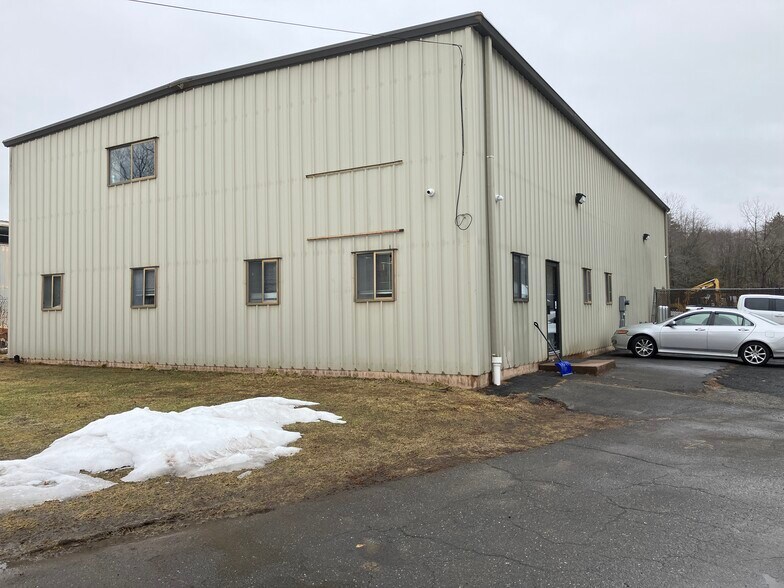 More Photos Of 50 E Dudley Town Rd, Bloomfield Contractor Storage Yard For Lease