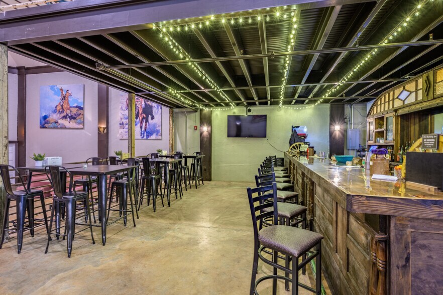 More Photos Of 523 Walnut St, Columbus Storefront Retail Office For Sale