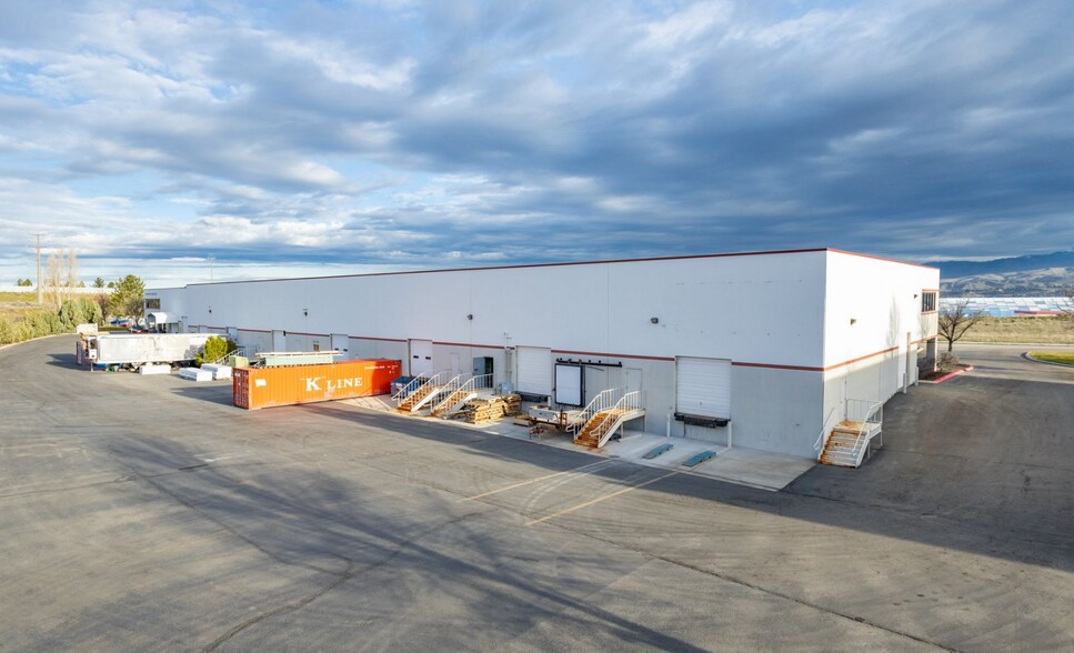 More Photos Of 875 W McGregor Ct, Boise Warehouse For Lease