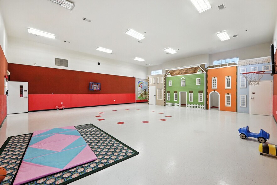 More Photos Of 1700 Cedar Run, Ennis Daycare Center For Sale