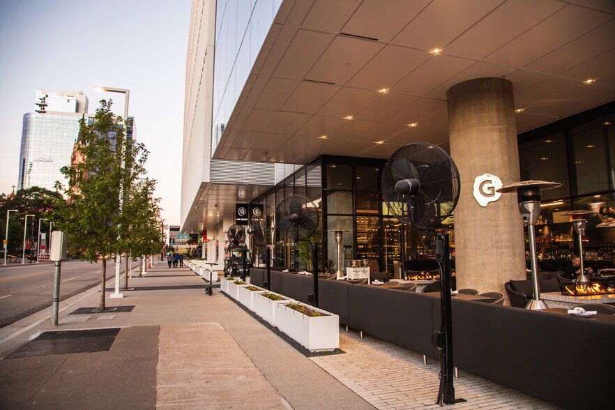 More Photos Of 800 N Harwood St, Dallas Hospitality For Sale