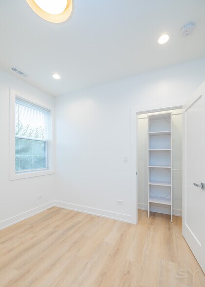 More Photos Of 6050 Eberhart ave, Chicago Apartments For Sale