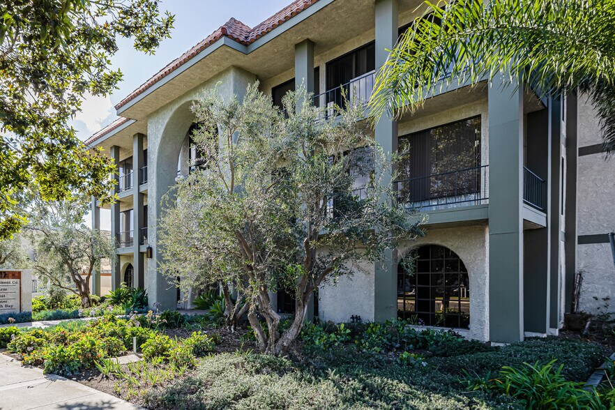 More Photos Of 23717 Hawthorne Blvd, Torrance Office For Lease