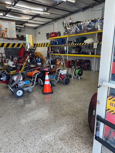 More Photos Of 517 John St, Hillsboro Flex For Sale