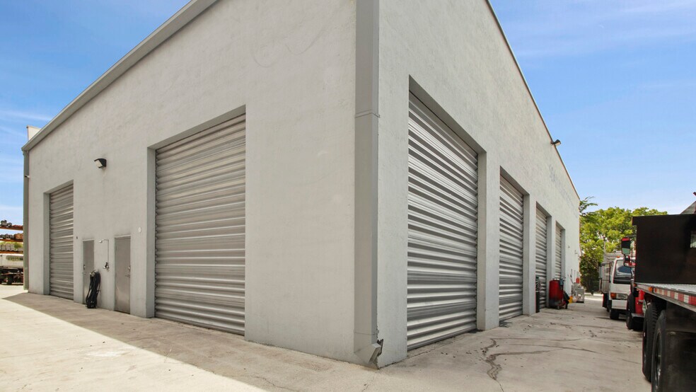 More Photos Of 14701 SW 137th St, Miami Light Distribution For Lease