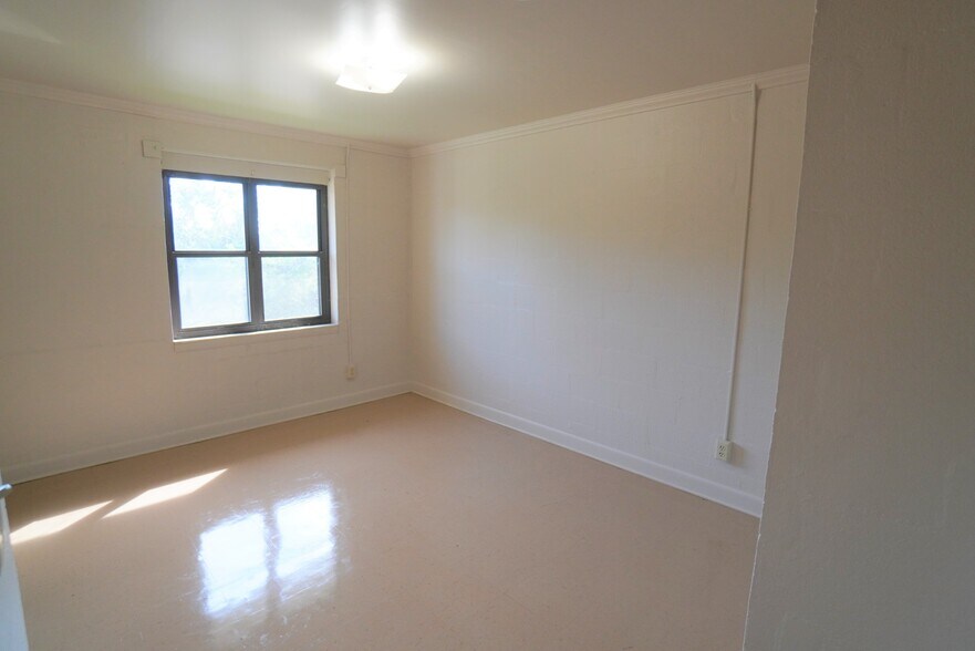 More Photos Of 706 Jay St, Jefferson City Apartments For Sale