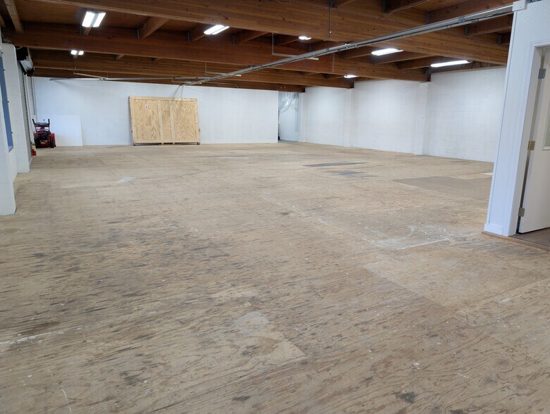 More Photos Of 306 Nordic dr, Petersburg Freestanding For Sale