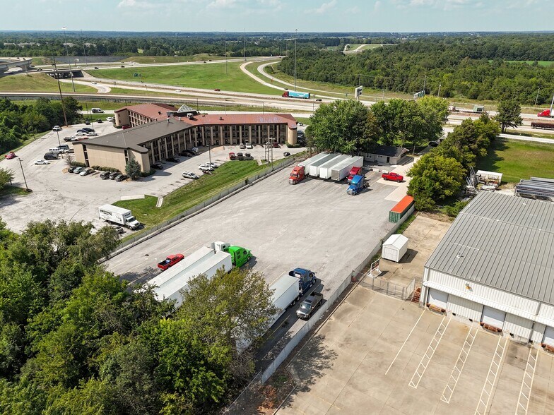 More Photos Of 3560 E Evergreen St, Springfield Office For Sale