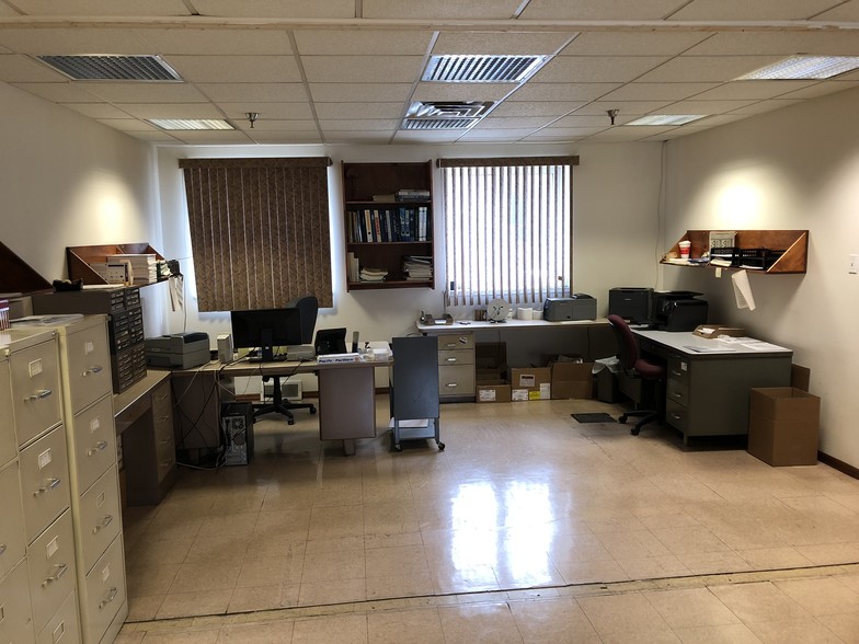 More Photos Of 100 Beecher Ave, Cheltenham Township Warehouse For Lease
