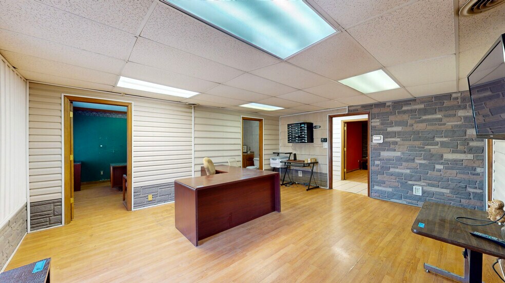 More Photos Of 5534/5546 Waterlevel Hwy, Cleveland Light Distribution For Sale