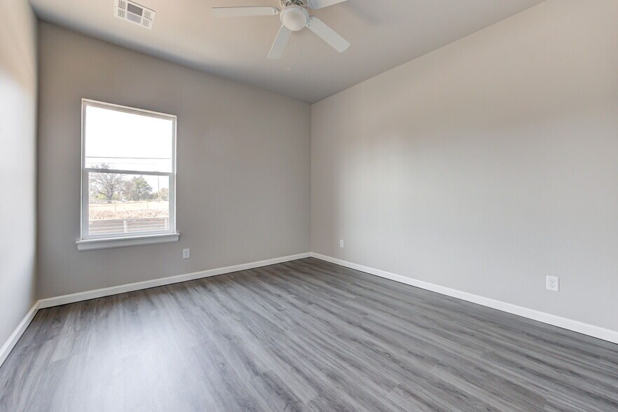 More Photos Of 12001 Rivers Trl, Oklahoma City Specialty For Sale