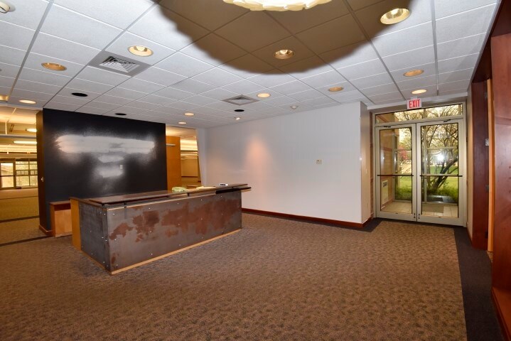 More Photos Of 2834 Northgate Dr, Iowa City Office For Lease