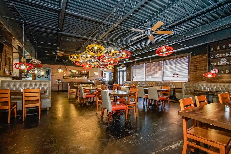 More Photos Of 1550 Oglethorpe Ave, Athens Freestanding For Sale