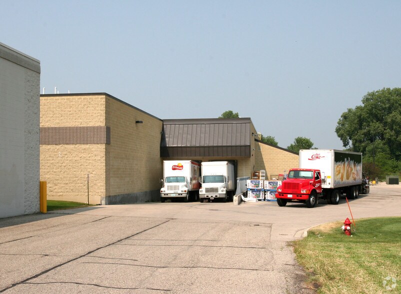 More Photos Of 2502 Shopko Dr, Madison Supermarket For Lease