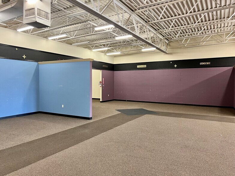 More Photos Of 2850 N Market St, Shreveport General Retail For Sale