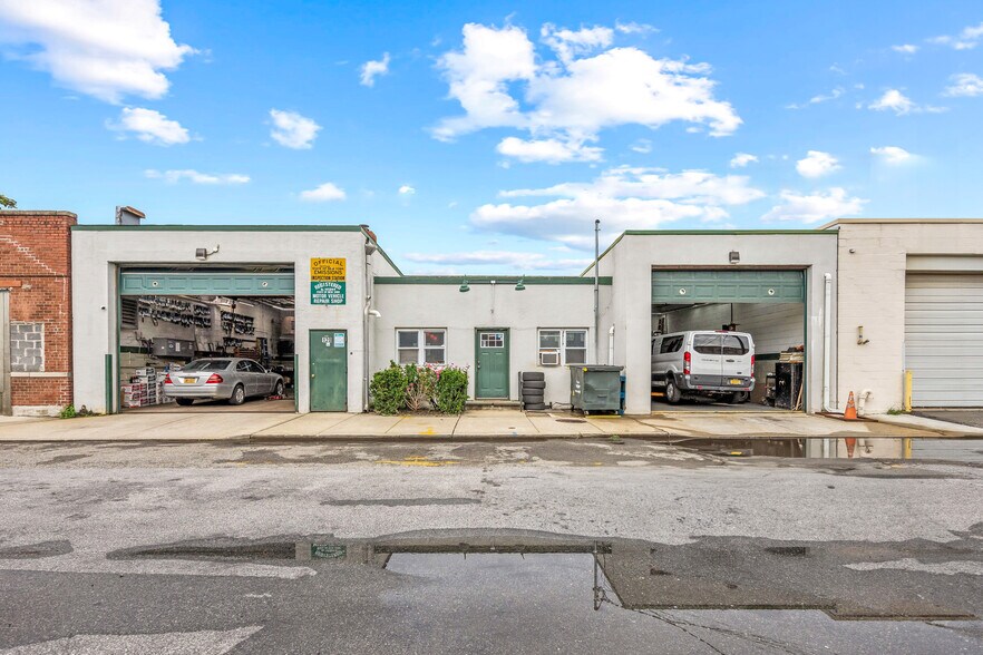 Primary Photo Of 120 S 2nd St, New Hyde Park Auto Repair For Sale