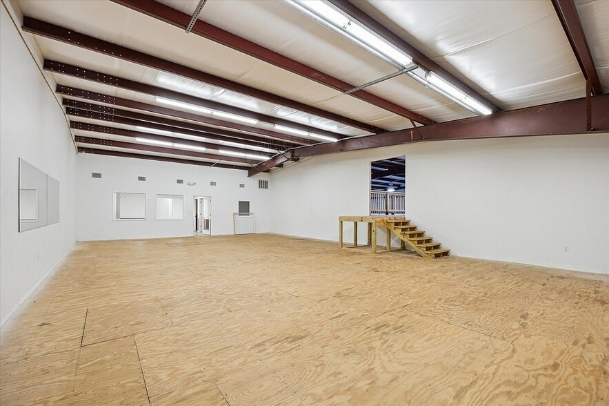 More Photos Of 920 Front St, Columbus Warehouse For Sale